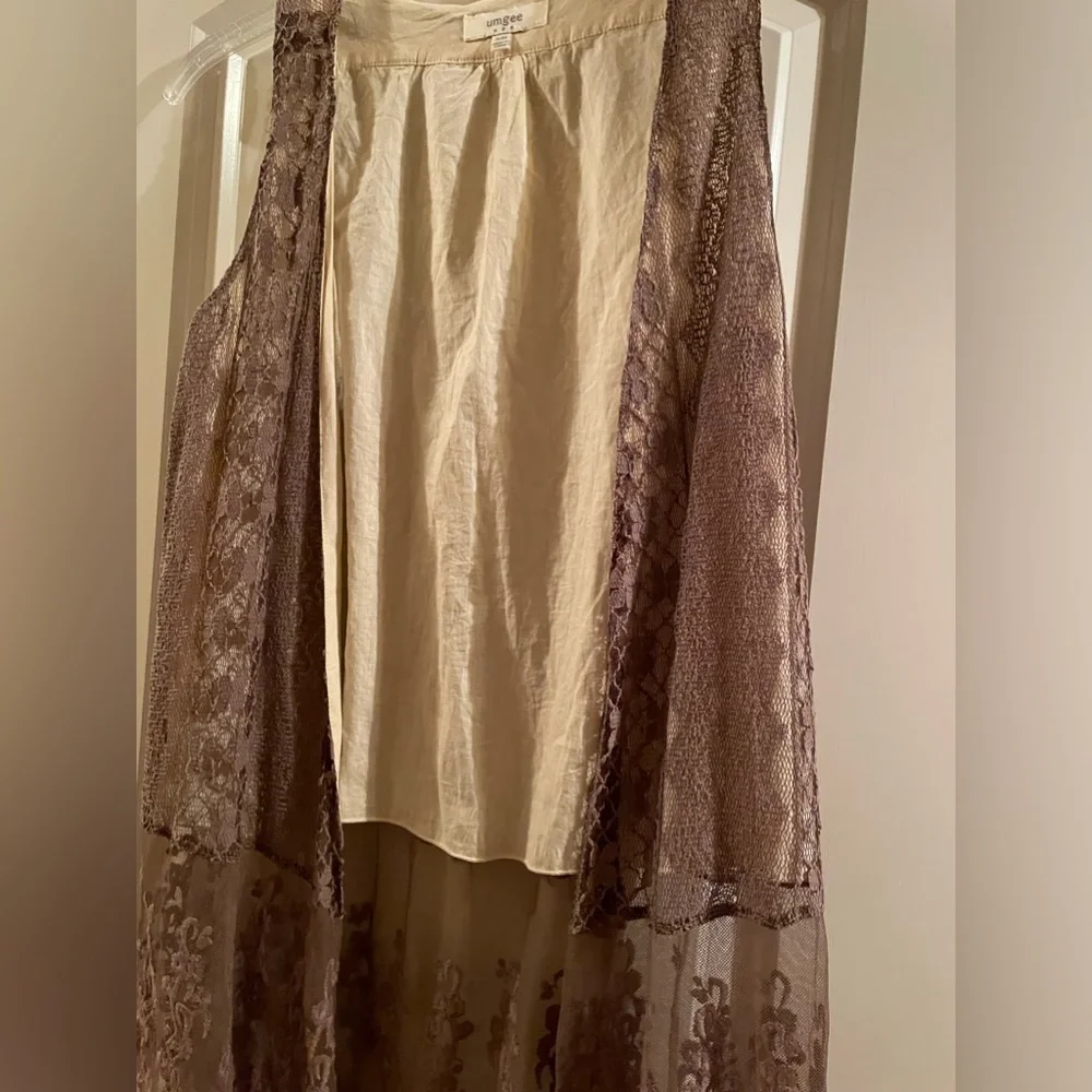♥️ UMGEE Victorian style Tan Ivory Lace Sleeveless Layer Top Cover Women SZ:S-M
